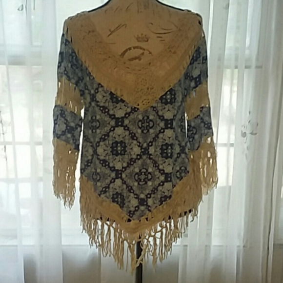 Beatiful Umgee Crochet top - Picture 2 of 6